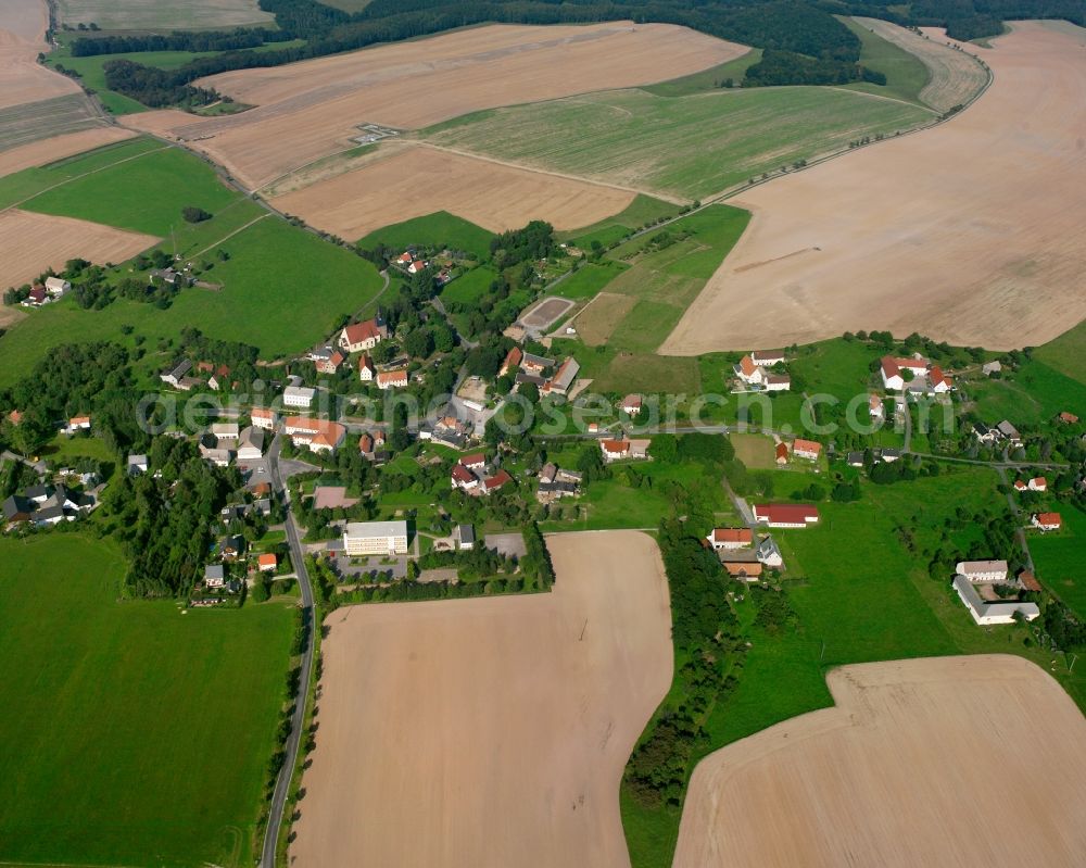 Aerial photograph Neukirchen - Agricultural land and field boundaries surround the settlement area of the village in Neukirchen in the state Saxony, Germany