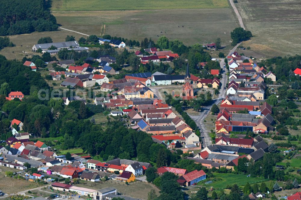 Aerial photograph Nichel - Agricultural land and field boundaries surround the settlement area of the village in Nichel in the state Brandenburg, Germany