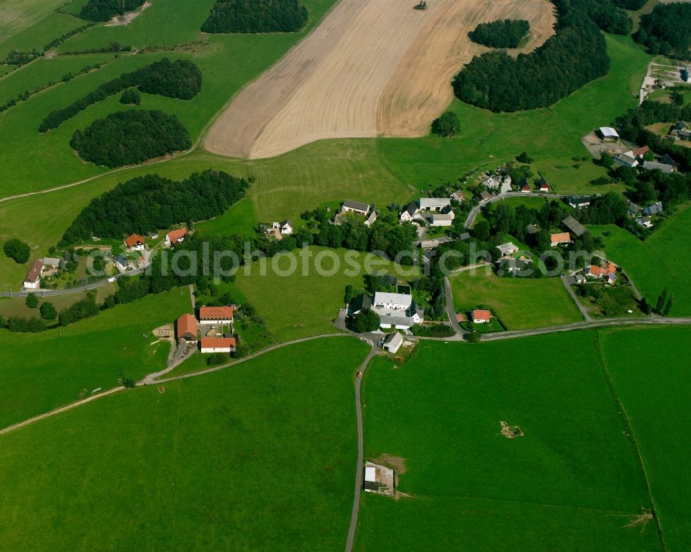 Aerial image Niederbobritzsch - Agricultural land and field boundaries surround the settlement area of the village in Niederbobritzsch in the state Saxony, Germany