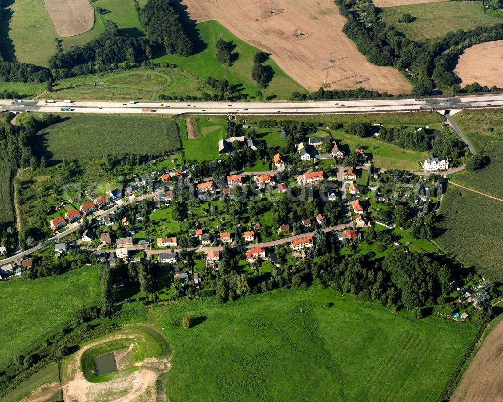 Aerial photograph Niederlichtenau - Agricultural land and field boundaries surround the settlement area of the village in Niederlichtenau in the state Saxony, Germany