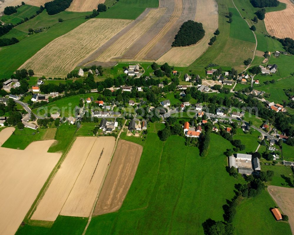 Aerial photograph Oberbobritzsch - Agricultural land and field boundaries surround the settlement area of the village in Oberbobritzsch in the state Saxony, Germany
