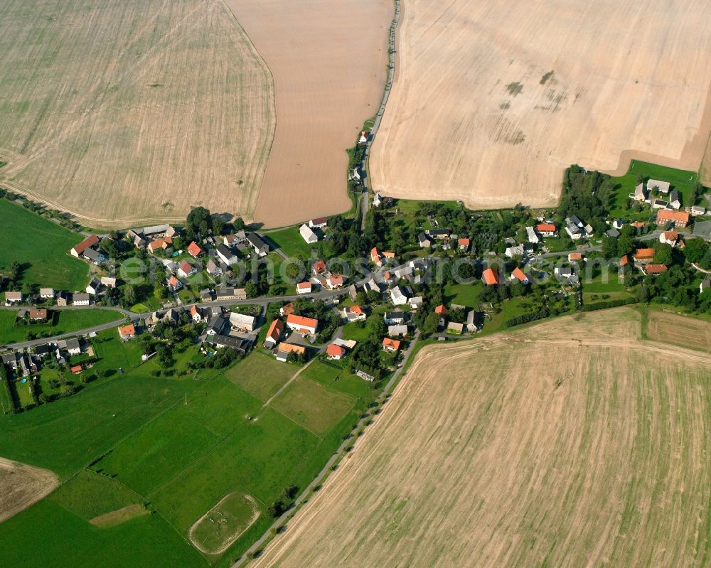 Aerial photograph Obergruna - Agricultural land and field boundaries surround the settlement area of the village in Obergruna in the state Saxony, Germany