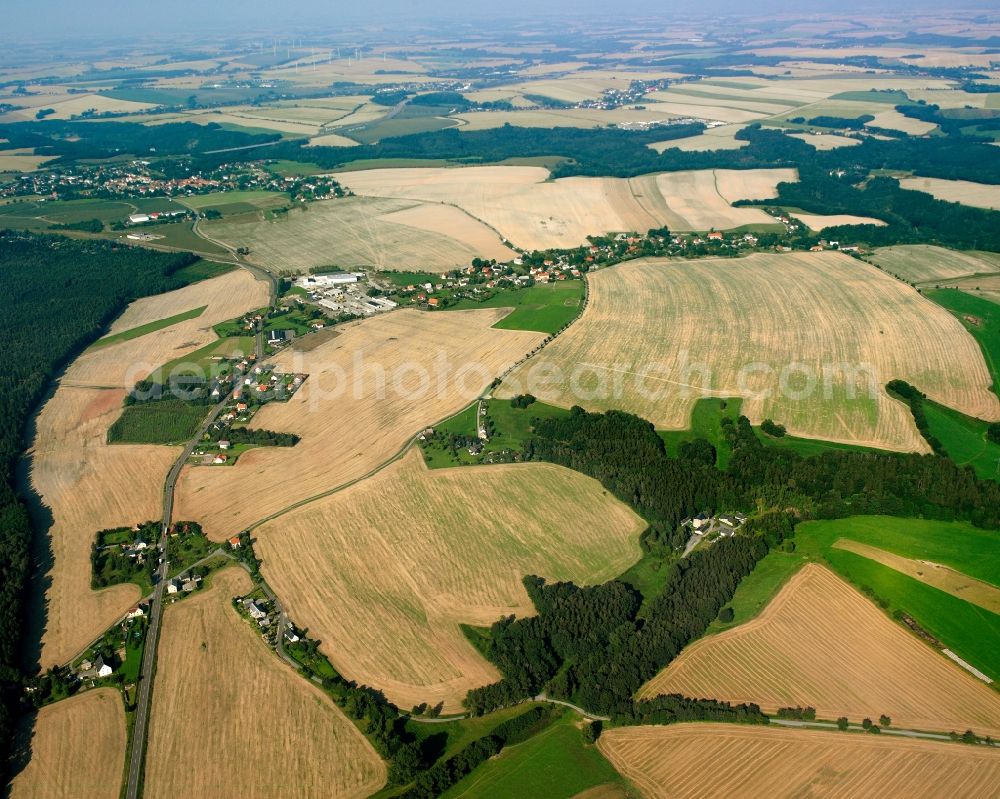 Aerial photograph Obergruna - Agricultural land and field boundaries surround the settlement area of the village in Obergruna in the state Saxony, Germany