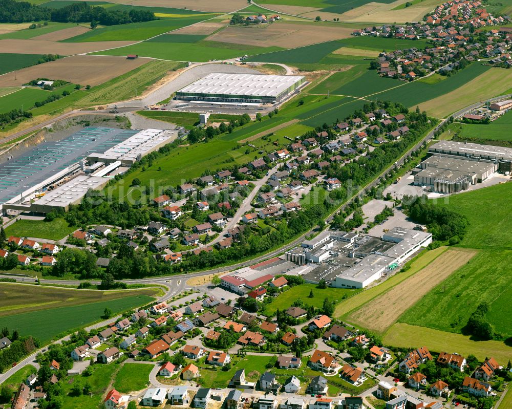 Aerial image Ochsenhausen - Agricultural land and field boundaries surround the settlement area of the village in Ochsenhausen in the state Baden-Wuerttemberg, Germany