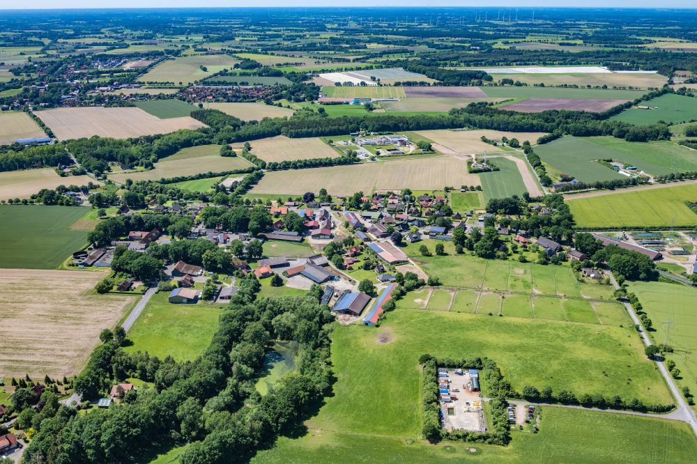 Aerial image Bargstedt - Agricultural land and field boundaries surround the settlement area of the village in Ohrensen in the state Lower Saxony, Germany