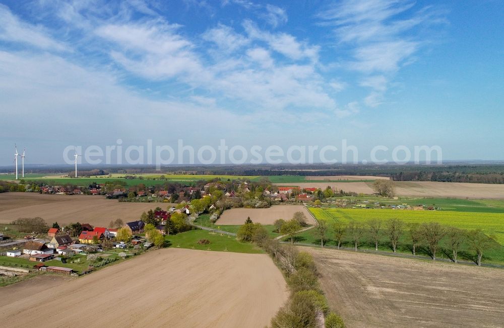 Aerial photograph Petersdorf - Agricultural land and field boundaries surround the settlement area of the village in Petersdorf in the state Brandenburg, Germany