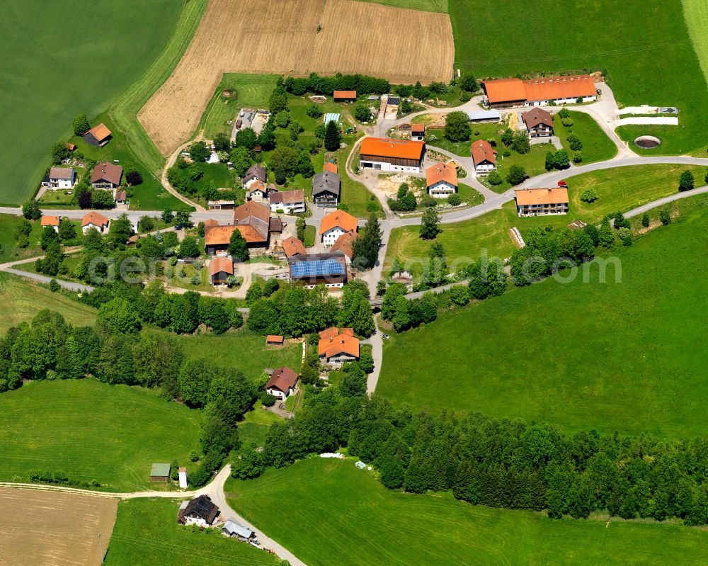 Aerial image Pollmannsdorf - Agricultural land and field boundaries surround the settlement area of the village in Pollmannsdorf in the state Bavaria, Germany
