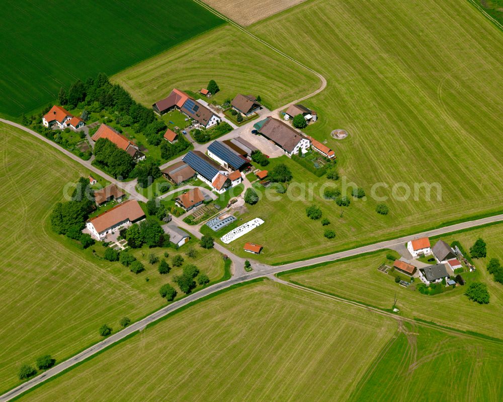 Aerial photograph Rot an der Rot - Agricultural land and field boundaries surround the settlement area of the village in Rot an der Rot in the state Baden-Wuerttemberg, Germany