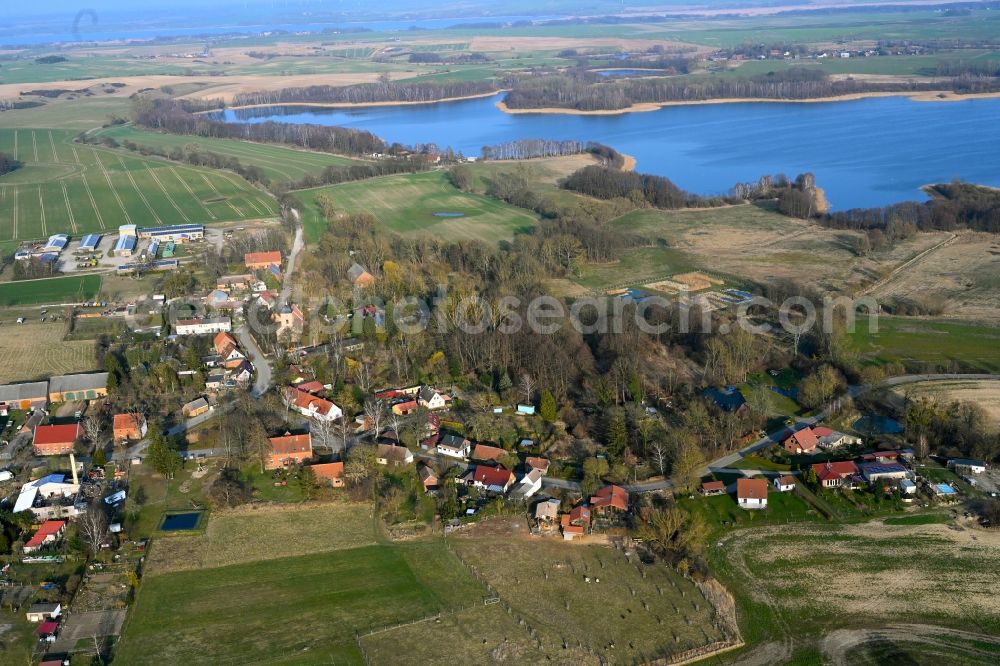 Röpersdorf from the bird's eye view: Agricultural land and field boundaries surround the settlement area of the village in Röpersdorf in the state Brandenburg, Germany