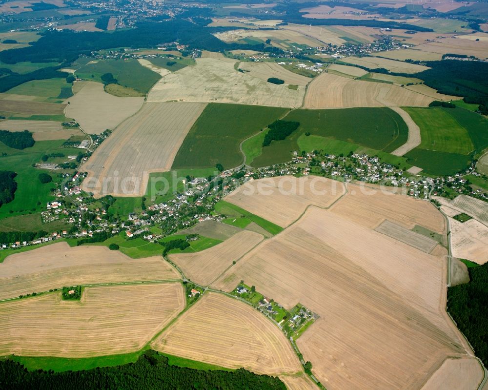 Aerial photograph Sachsenburg - Agricultural land and field boundaries surround the settlement area of the village in Sachsenburg in the state Saxony, Germany