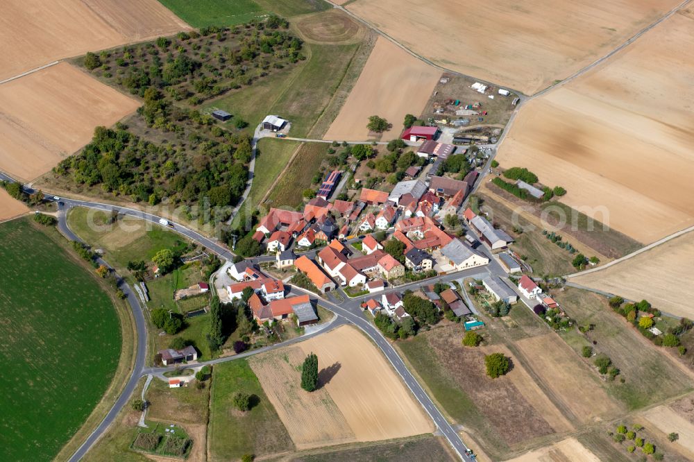 Aerial photograph Sachserhof - Agricultural land and field boundaries surround the settlement area of the village in Sachserhof in the state Bavaria, Germany