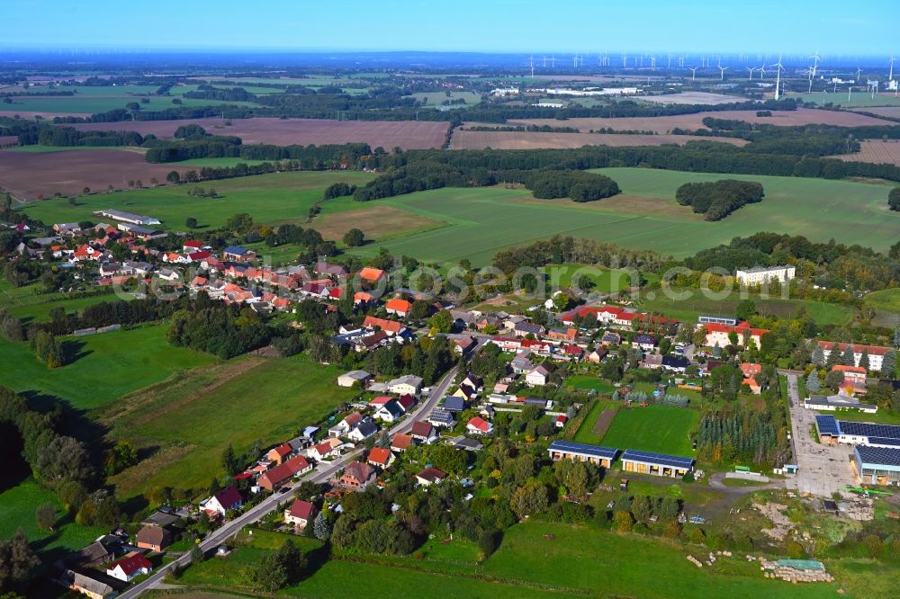 Aerial image Sadenbeck - Agricultural land and field boundaries surround the settlement area of the village in Sadenbeck in the state Brandenburg, Germany