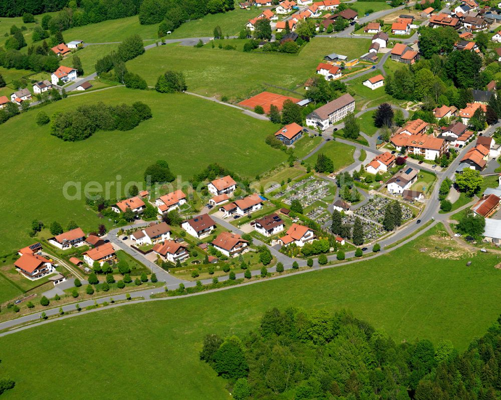 Aerial photograph Sankt Oswald - Agricultural land and field boundaries surround the settlement area of the village in Sankt Oswald in the state Bavaria, Germany