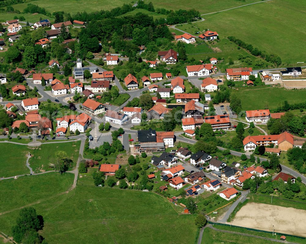 Sankt Oswald from the bird's eye view: Agricultural land and field boundaries surround the settlement area of the village in Sankt Oswald in the state Bavaria, Germany