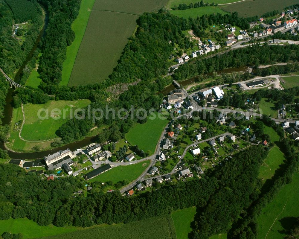Aerial photograph Schellenberg - Agricultural land and field boundaries surround the settlement area of the village in Schellenberg in the state Saxony, Germany