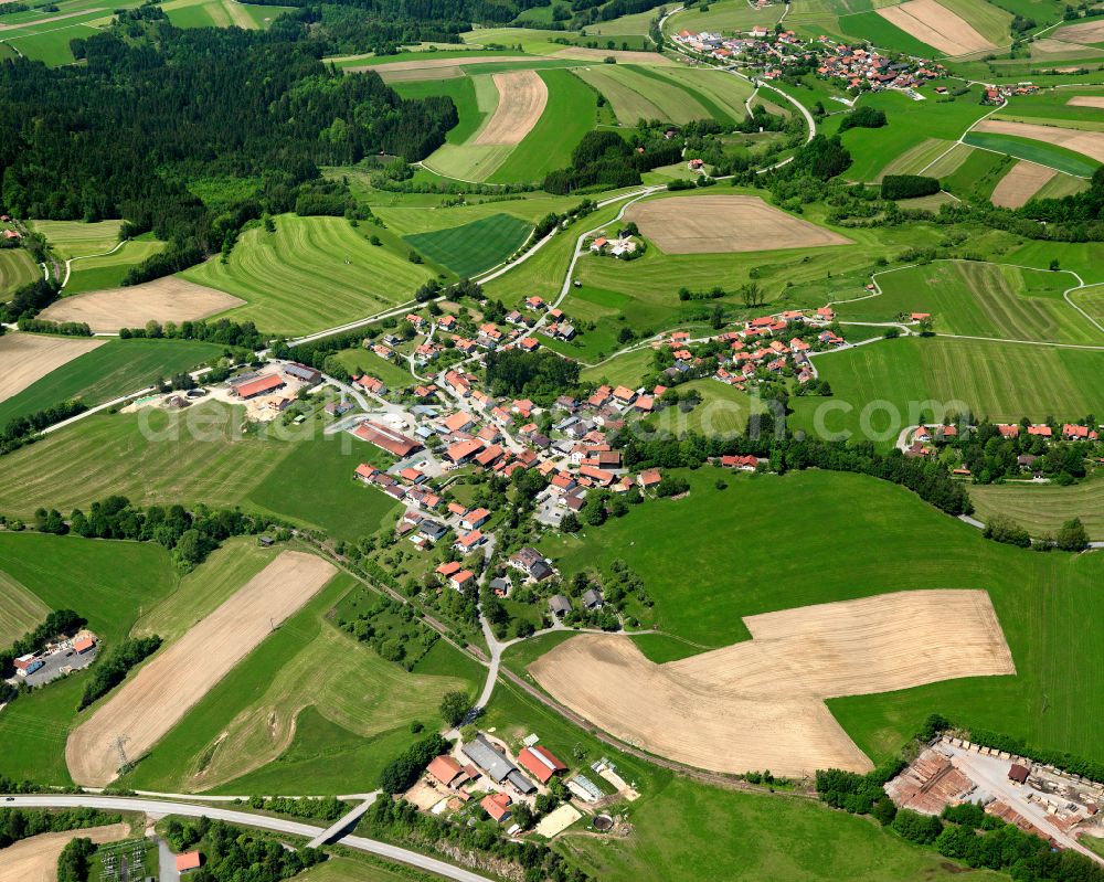 Schiefweg from the bird's eye view: Agricultural land and field boundaries surround the settlement area of the village in Schiefweg in the state Bavaria, Germany