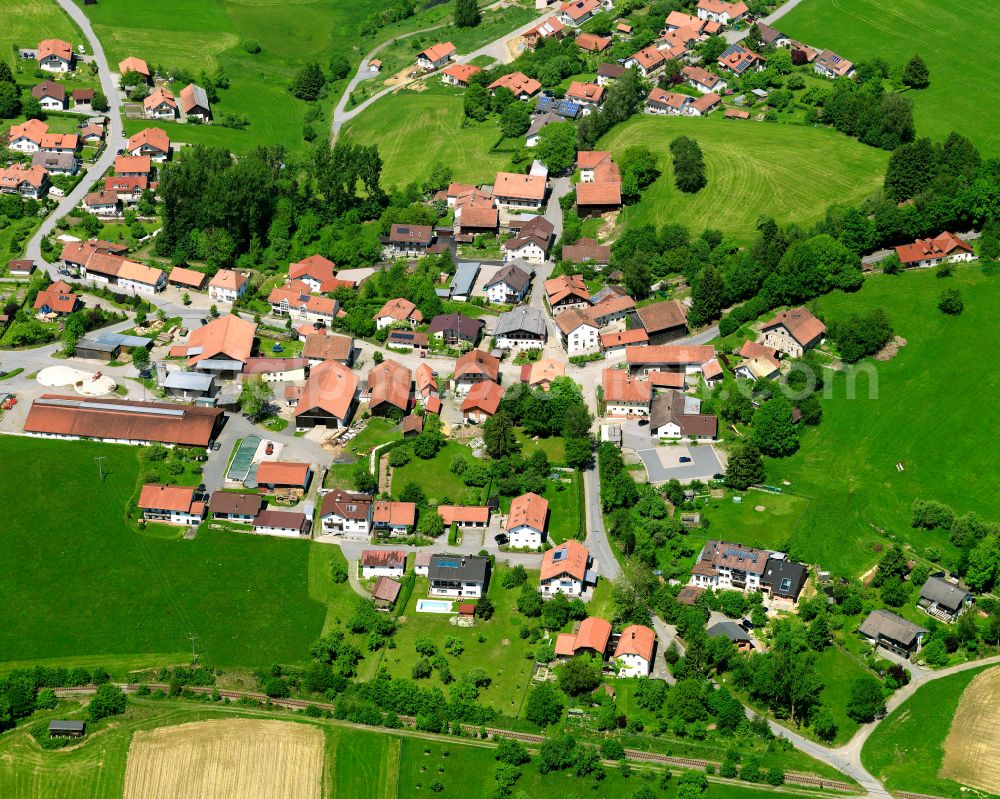 Aerial image Schiefweg - Agricultural land and field boundaries surround the settlement area of the village in Schiefweg in the state Bavaria, Germany