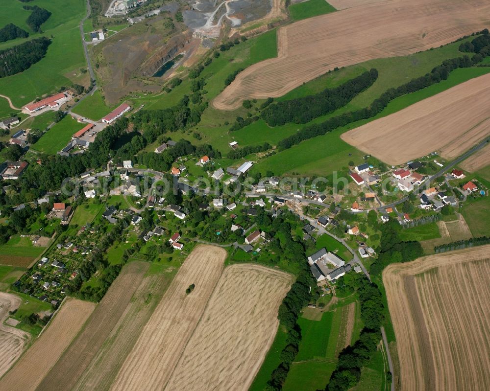 Aerial image Seifersdorf - Agricultural land and field boundaries surround the settlement area of the village in Seifersdorf in the state Saxony, Germany