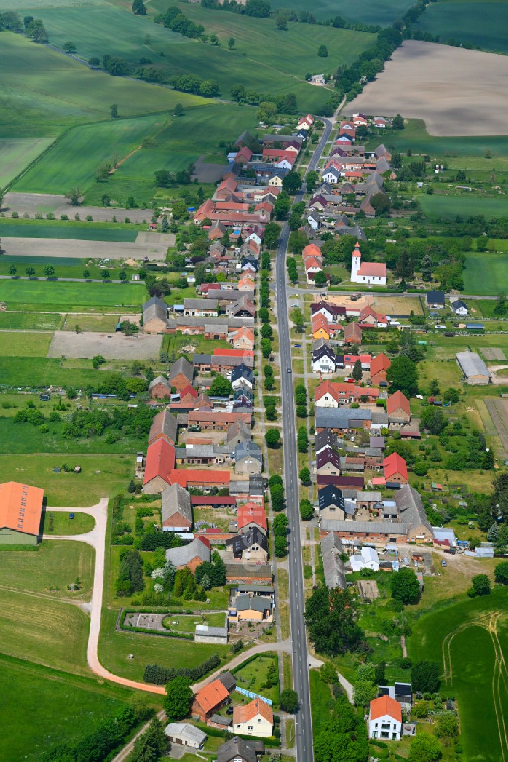 Sonnenberg from the bird's eye view: Agricultural land and field boundaries surround the settlement area of the village in Sonnenberg in the state Brandenburg, Germany