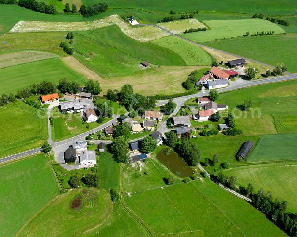 Aerial photograph Tannenreuth - Agricultural land and field boundaries surround the settlement area of the village in Tannenreuth in the state Bavaria, Germany