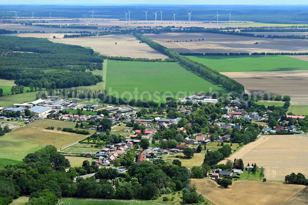 Aerial image Tempelfelde - Agricultural land and field boundaries surround the settlement area of the village in Tempelfelde in the state Brandenburg, Germany