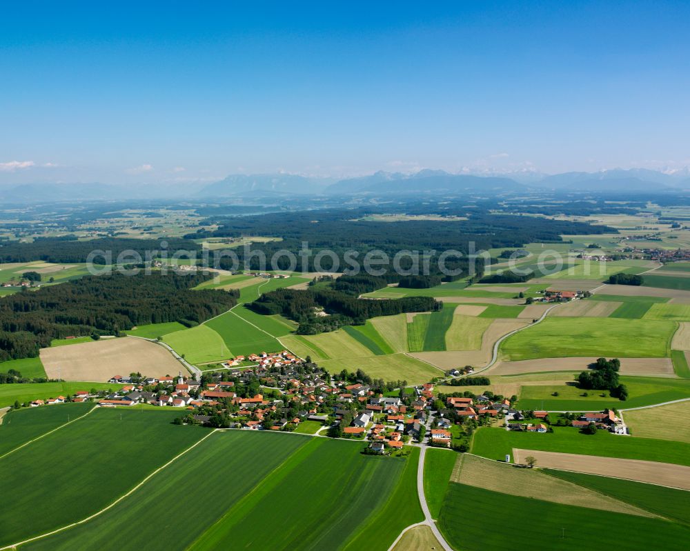 Aerial photograph Tyrlaching - Agricultural land and field boundaries surround the settlement area of the village in Tyrlaching in the state Bavaria, Germany
