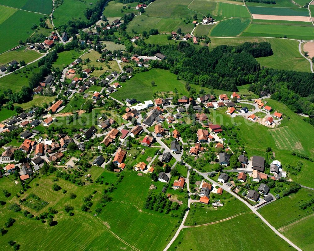 Aerial photograph Unteralpfen - Agricultural land and field boundaries surround the settlement area of the village in Unteralpfen in the state Baden-Wuerttemberg, Germany