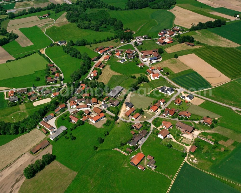 Aerial image Untergrasensee - Agricultural land and field boundaries surround the settlement area of the village in Untergrasensee in the state Bavaria, Germany
