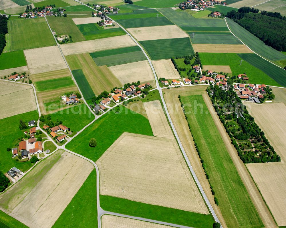 Aerial photograph Unterviehhausen - Agricultural land and field boundaries surround the settlement area of the village in Unterviehhausen in the state Bavaria, Germany