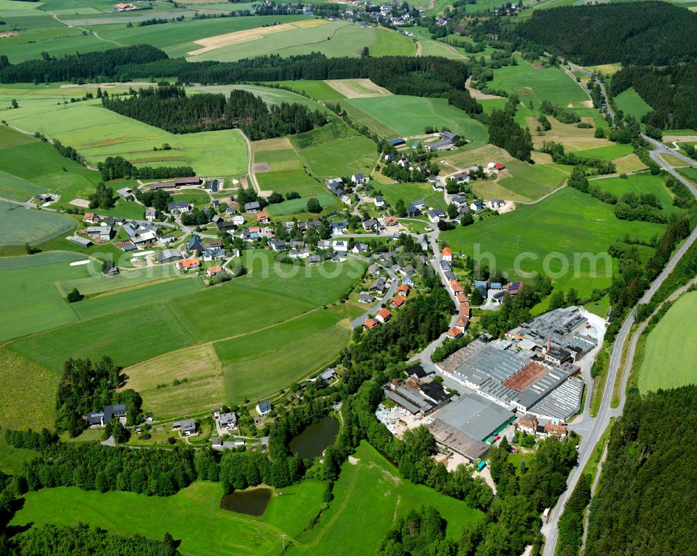 Uschertsgrün from the bird's eye view: Agricultural land and field boundaries surround the settlement area of the village in Uschertsgrün in the state Bavaria, Germany
