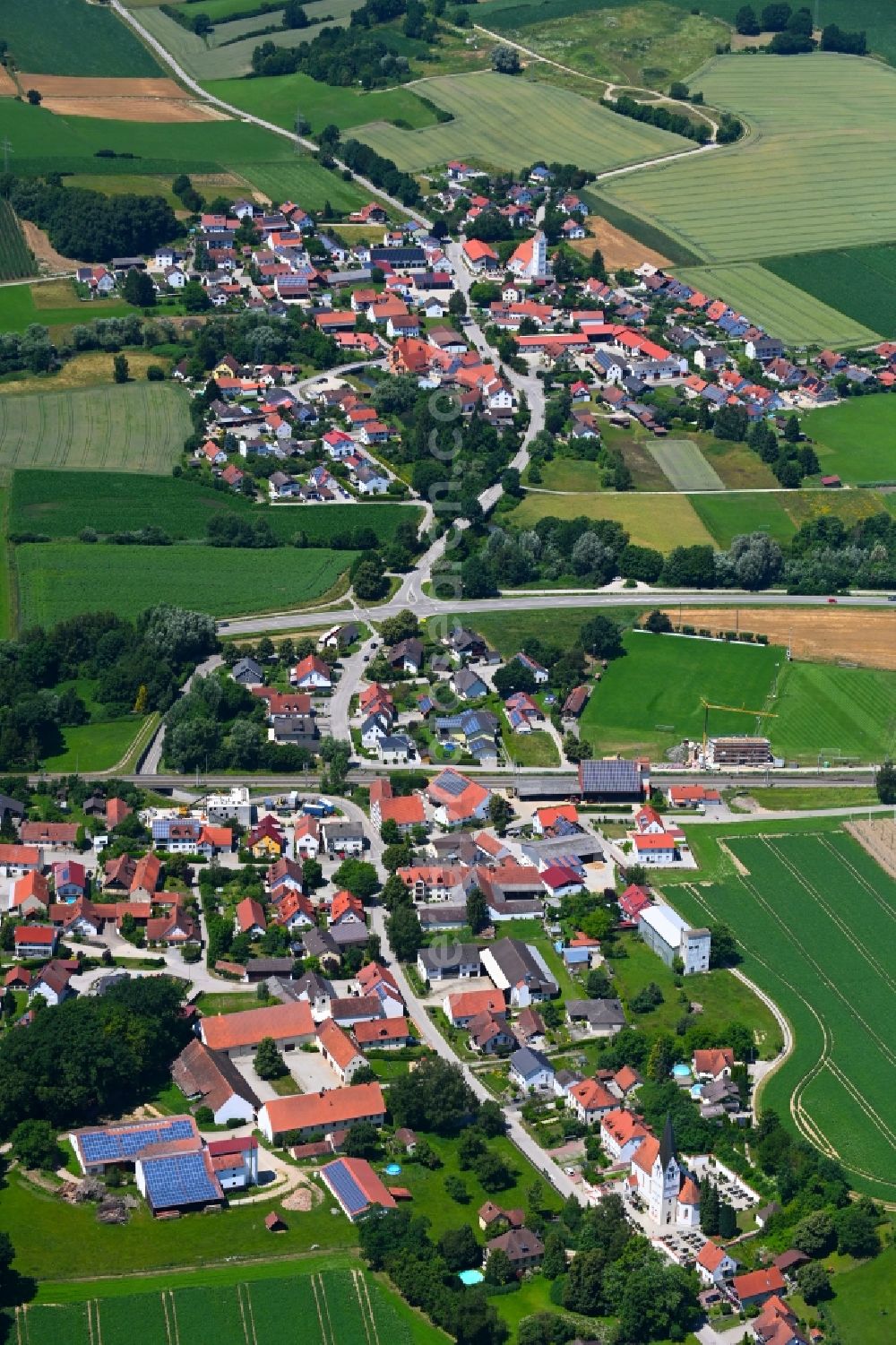 Uttenhofen from the bird's eye view: Agricultural land and field boundaries surround the settlement area of the village in Uttenhofen in the state Bavaria, Germany