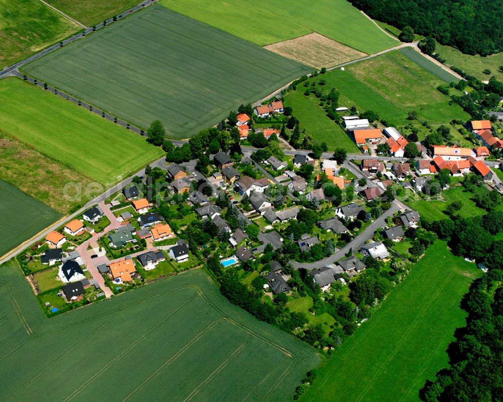 Aerial image Varmissen - Agricultural land and field boundaries surround the settlement area of the village in Varmissen in the state Lower Saxony, Germany