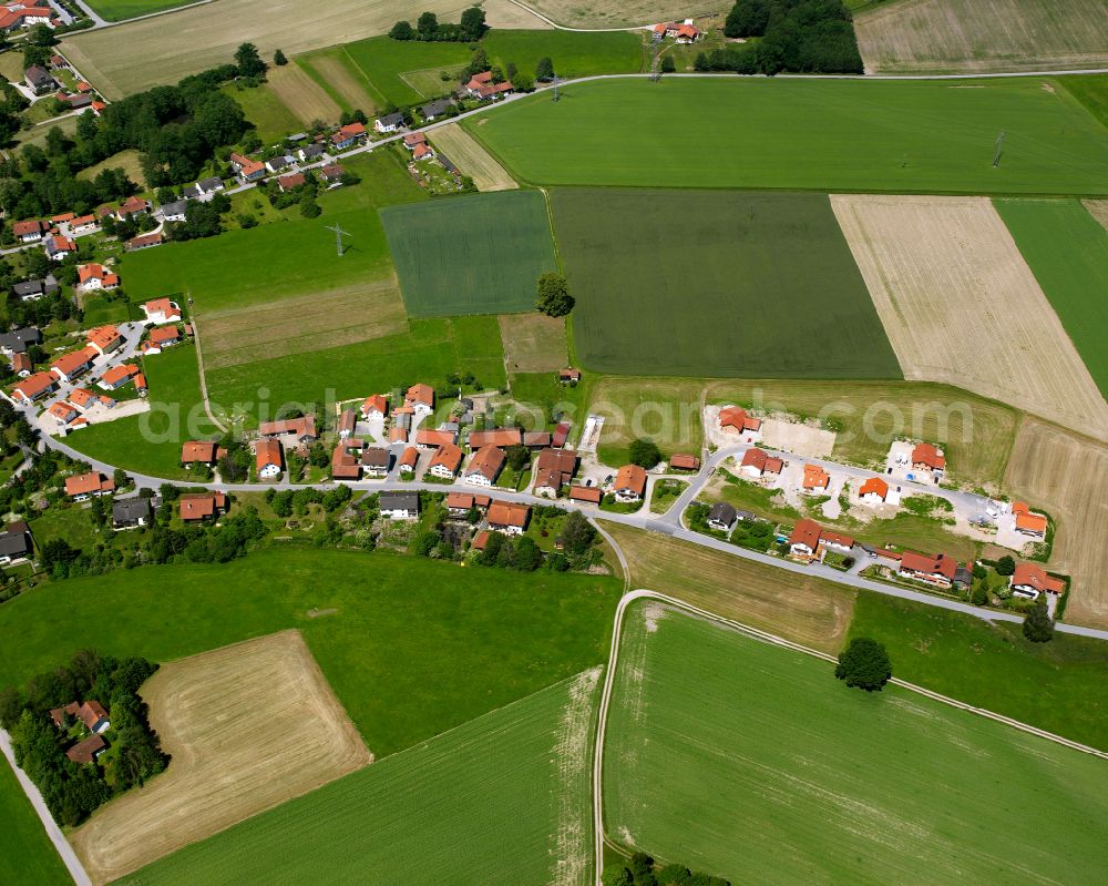 Aerial photograph Vordorf - Agricultural land and field boundaries surround the settlement area of the village in Vordorf in the state Bavaria, Germany