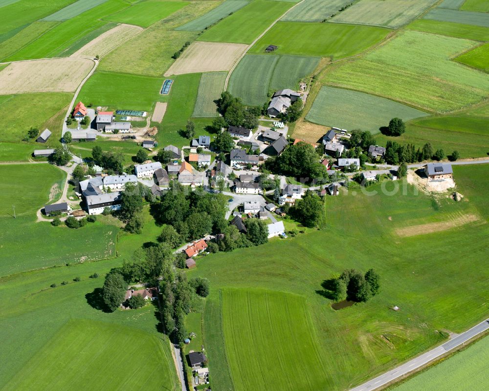 Aerial image Walpenreuth - Agricultural land and field boundaries surround the settlement area of the village in Walpenreuth in the state Bavaria, Germany