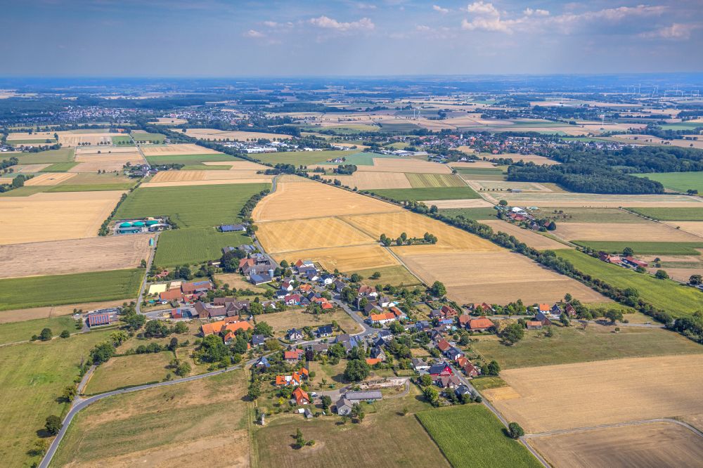 Aerial photograph Wambeln - Agricultural land and field boundaries surround the settlement area of the village in Wambeln in the state North Rhine-Westphalia, Germany
