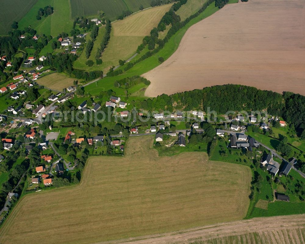 Aerial photograph Wegefarth - Agricultural land and field boundaries surround the settlement area of the village in Wegefarth in the state Saxony, Germany