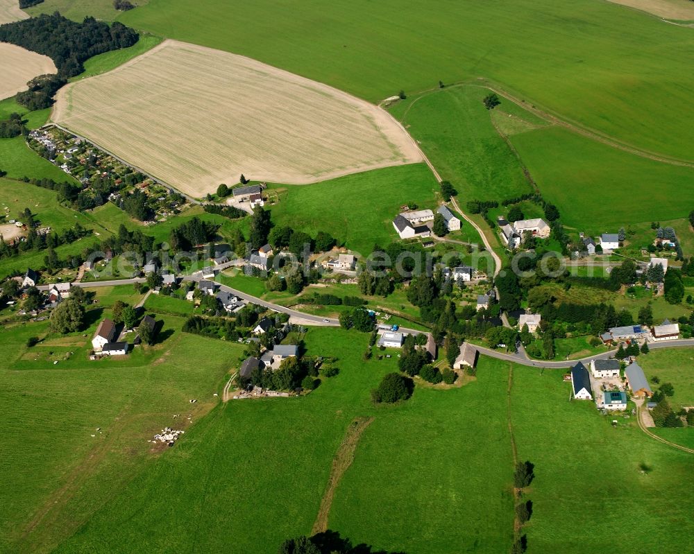Aerial image Weigmannsdorf - Agricultural land and field boundaries surround the settlement area of the village in Weigmannsdorf in the state Saxony, Germany