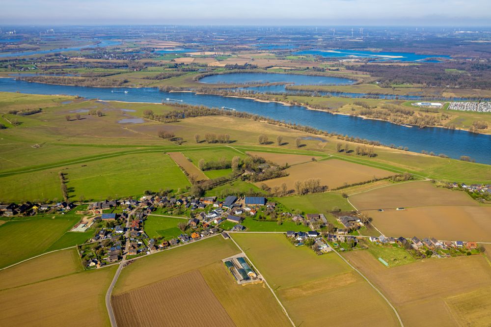 Aerial photograph Werrich - Agricultural land and field boundaries surround the settlement area of the village in Werrich in the state North Rhine-Westphalia, Germany