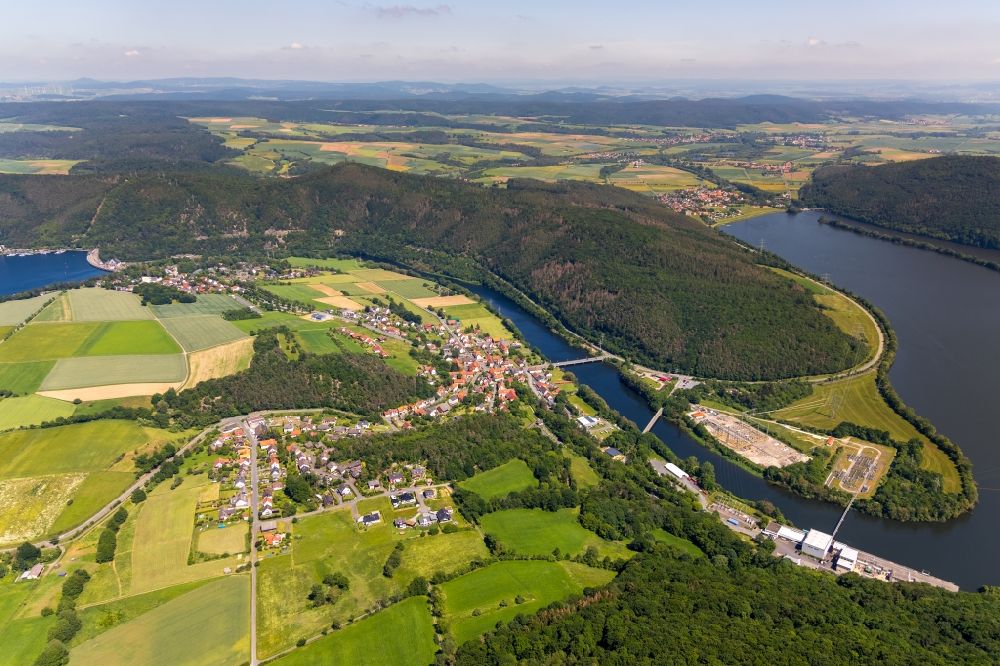 Hemfurth from the bird's eye view: Village on the river bank areas of Eof in Hemfurth in the state Hesse, Germany