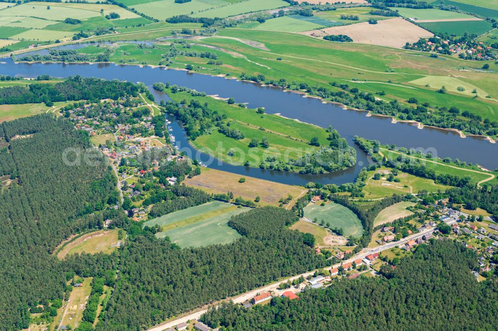 Aerial image Bleckede - Village on the river bank areas of the River Elbe in Bleckede in the state Lower Saxony, Germany