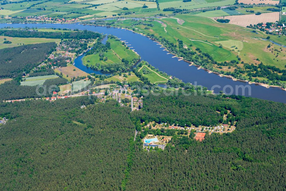Aerial photograph Bleckede - Village on the river bank areas of the River Elbe in Bleckede in the state Lower Saxony, Germany