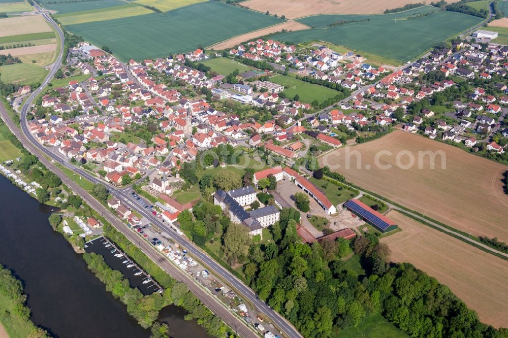 Aerial photograph Obertheres - Village on the river bank areas of the Main river in Obertheres in the state Bavaria, Germany