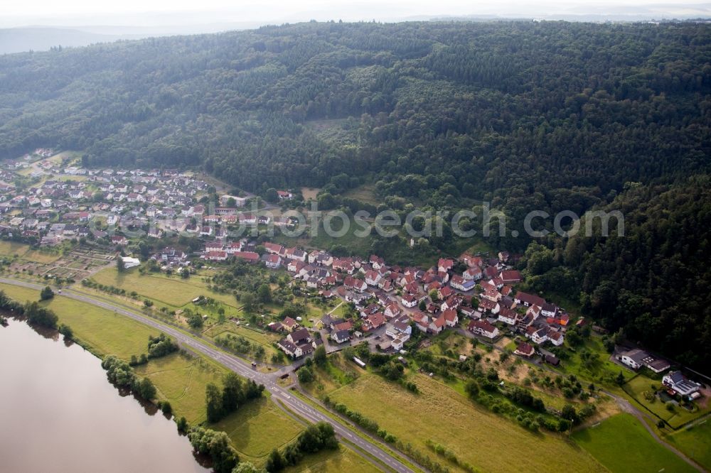 Wertheim from the bird's eye view: Village on the river bank areas of the Main river in the district Gruenenwoert in Wertheim in the state Baden-Wuerttemberg, Germany