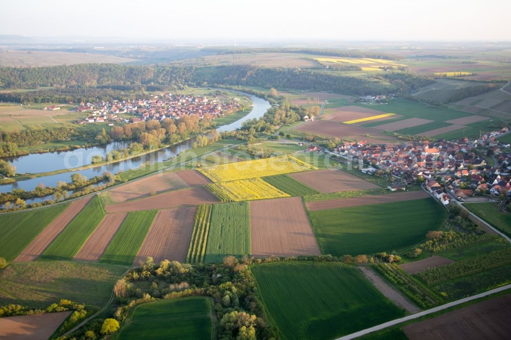 Aerial photograph Eisenheim - Village on the river bank areas of the Main river in the district Untereisenheim in Eisenheim in the state Bavaria