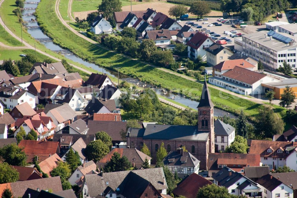 Renchen from above - Village on the river bank areas of the river Rench in the district Erlach in Renchen in the state Baden-Wuerttemberg