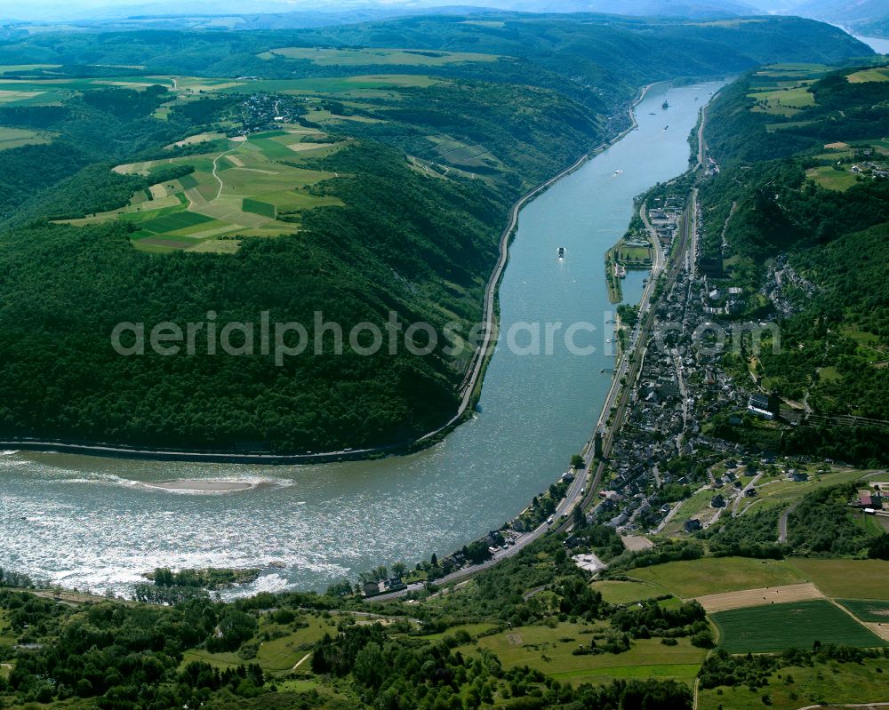 Aerial photograph Kaub - Village on the river bank areas of the Rhine river in Kaub in the state Rhineland-Palatinate, Germany