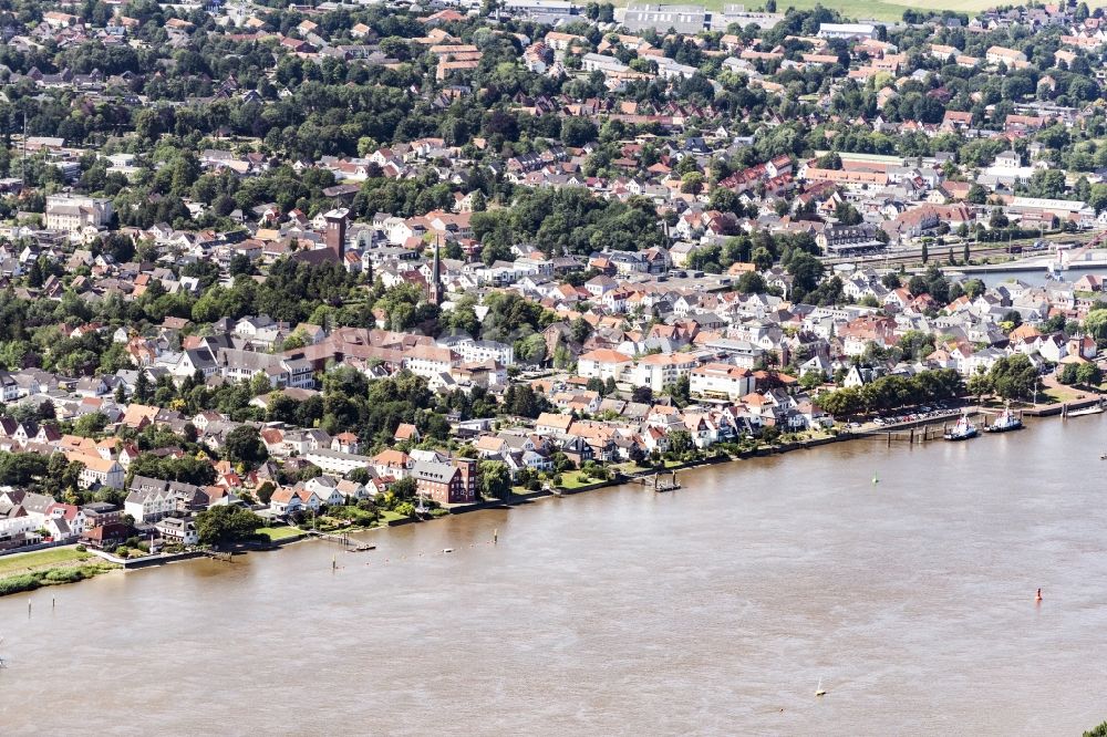 Aerial image Brake (Unterweser) - Village on the river bank areas of the Weser river in Brake (Unterweser) in the state Lower Saxony, Germany
