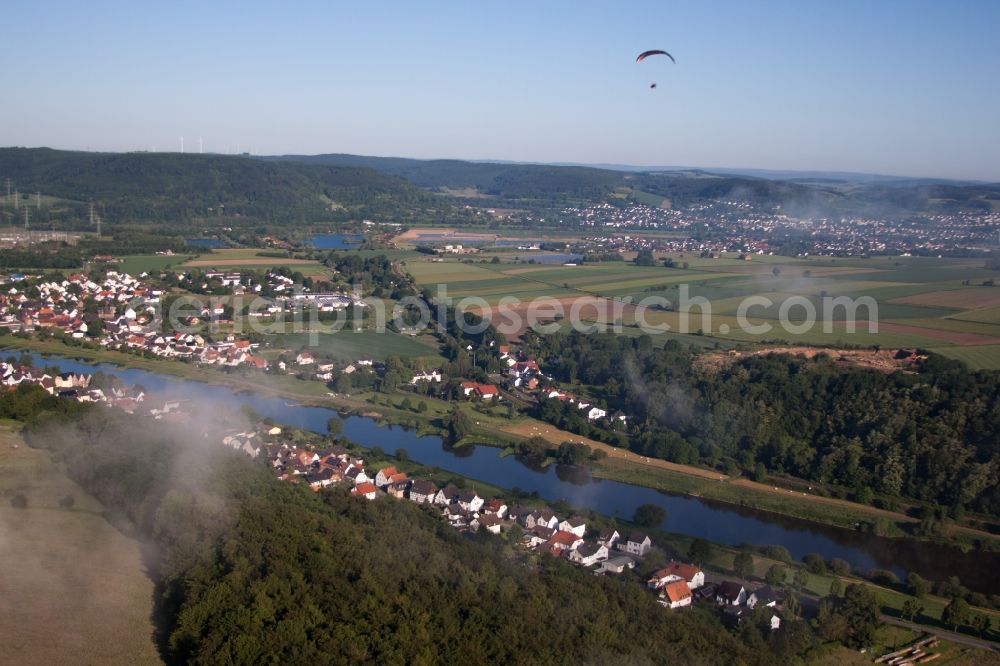 Beverungen from the bird's eye view: Village on the river bank areas of the Weser river between the district Herstelle and Wuergassen in Beverungen in the state North Rhine-Westphalia, Germany