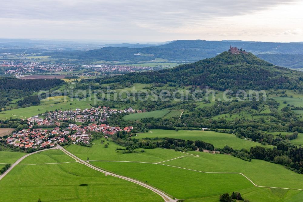 Aerial image Bisingen - Agricultural land and field borders surround the settlement area of the village in the district Zimmern in Bisingen in the state Baden-Wurttemberg, Germany