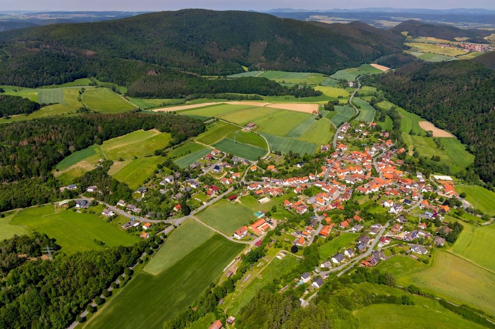 Aerial image Gellershausen - Agricultural land and field borders surround the settlement area of the village in Gellershausen in the state Hesse, Germany